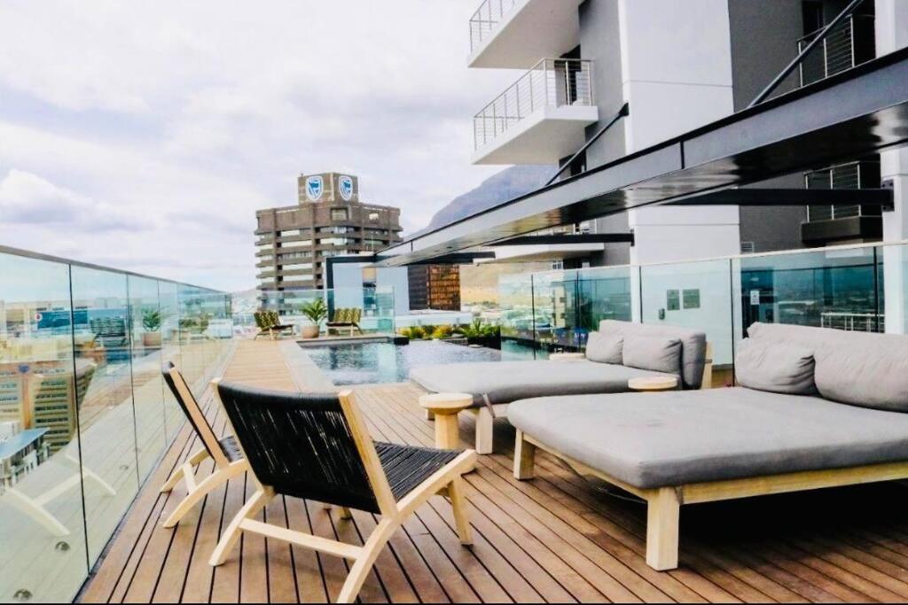 Skyline Views Stylish Studio With Pool, Parking No Load Shedding Cidade Do Cabo Exterior foto
